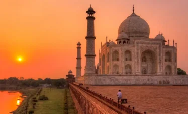 Taj Mahal Tour from Mumbai by Flight – Same Day Tour