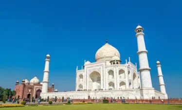 3 Days Golden Triangle Tour – Delhi Agra Jaipur by AlanzaTour