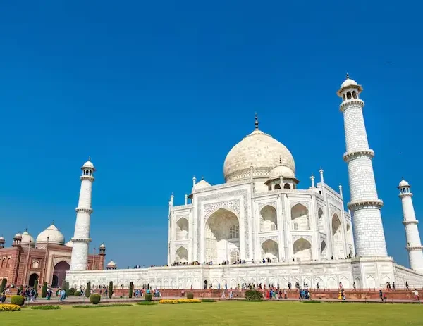 3 Days Golden Triangle Tour – Delhi Agra Jaipur by AlanzaTour